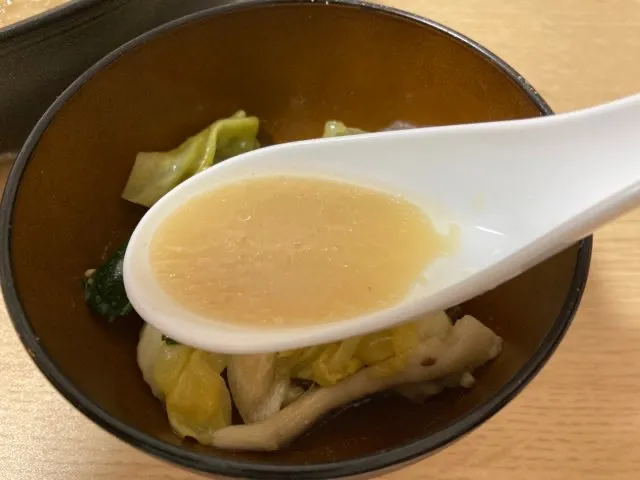 もつの出汁が効いた味噌スープ