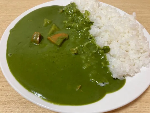 カレールーが真緑でビックリ